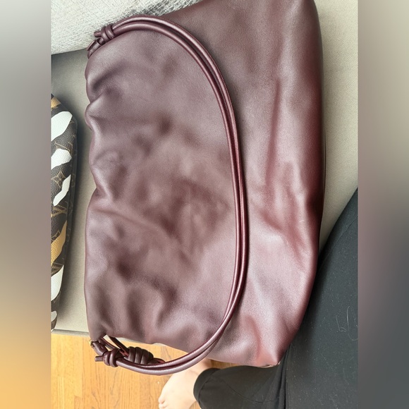 Loewe flamenco bag! Burgundy Leather Shoulder Bag with gorgeous gold hardware - Picture 6 of 6